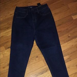 Fitted jeans/ not high waist